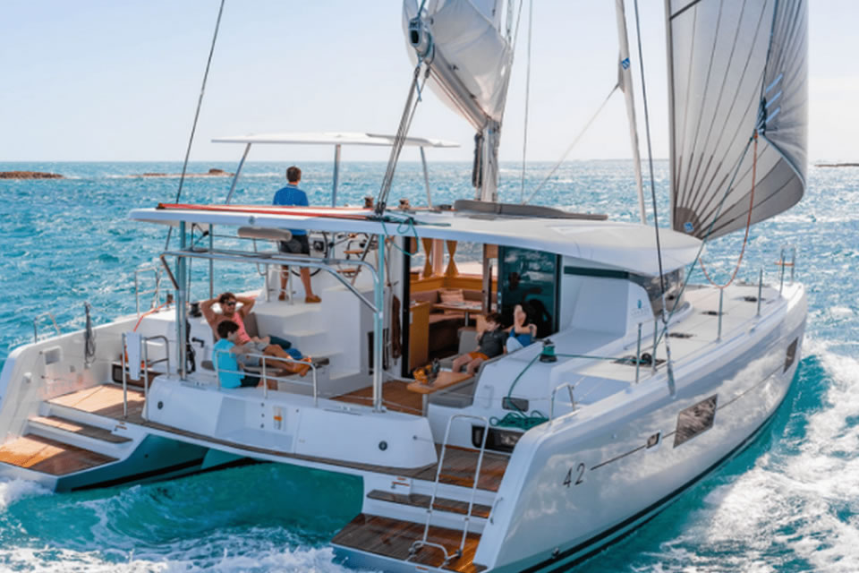 yacht sailing holiday skippered charter